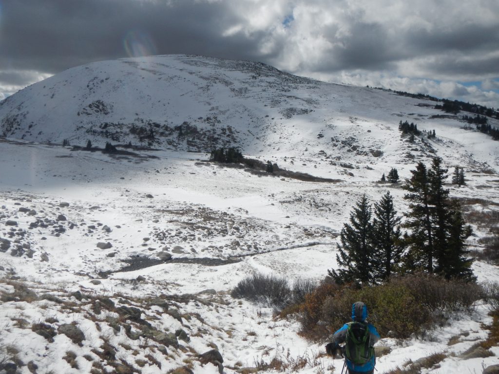 Descending towards Pumphouse Lake. 