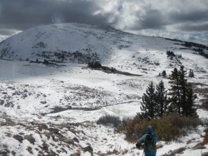 Descending towards Pumphouse Lake.