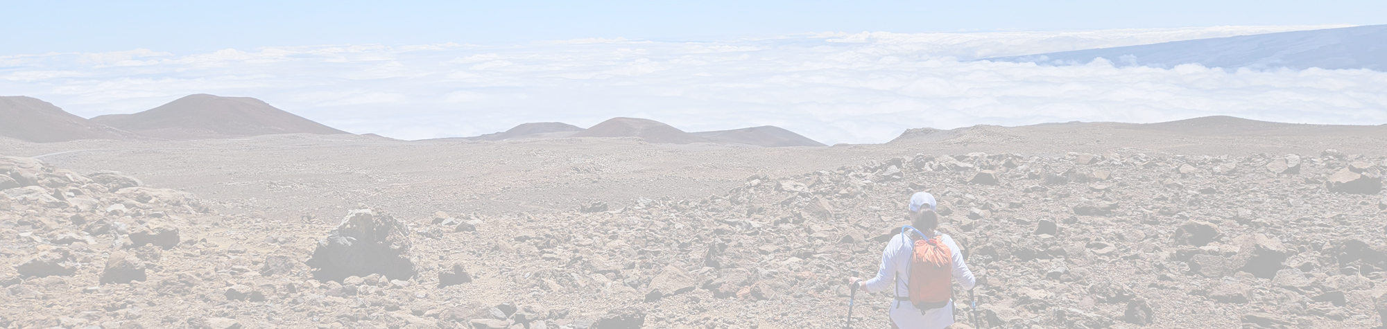 Hiking down Mauna Kea above the clouds